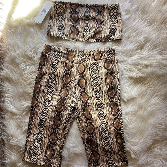 🛍 Snakeskin Print Set Bandeau Top & Capri Pants - Picture 1 of 4